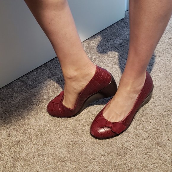 US W 8 Vionic Lena Maroon Croc Embossed Wedge "Orhto"heels - Picture 7 of 8